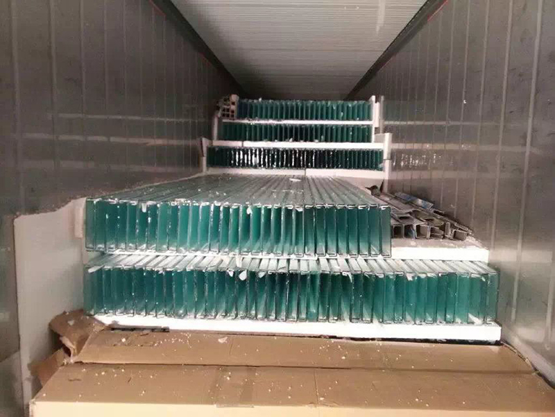 1548603438743631.jpg 出口秘魯裝車現(xiàn)場(chǎng)05.jpg